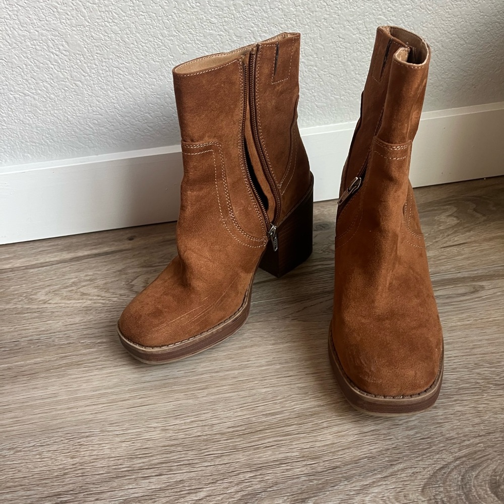 Universal Thread Daphne Brown Suede Ankle Boots
